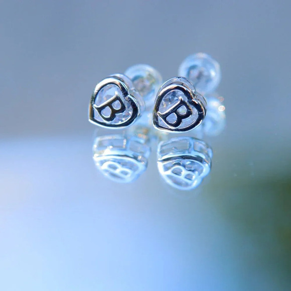 925 SILVER💝HEART INITIAL STUD EARRINGS WOMEN TEEN GIRLS MOM DAUGHTER, ELDM153S - Picture 3 of 7